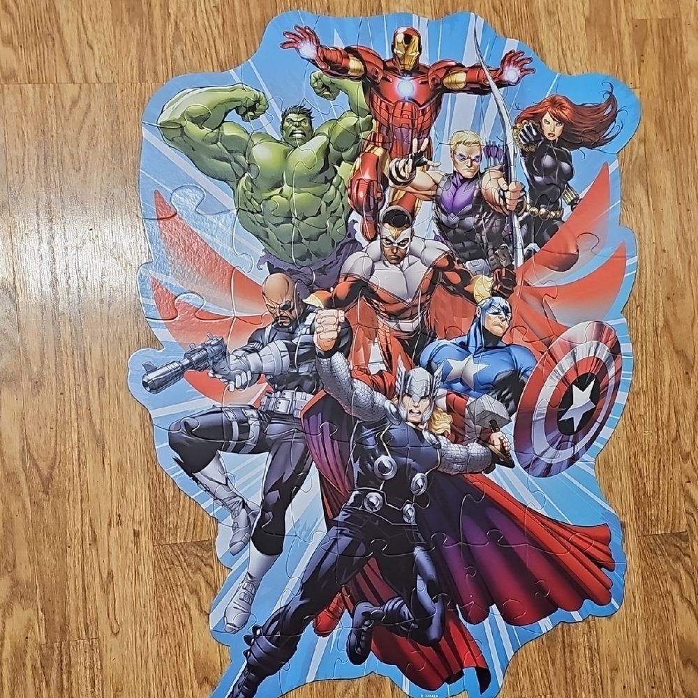 E7🔹️Marvel Heroes Puzzle with Red, Blue, and Green